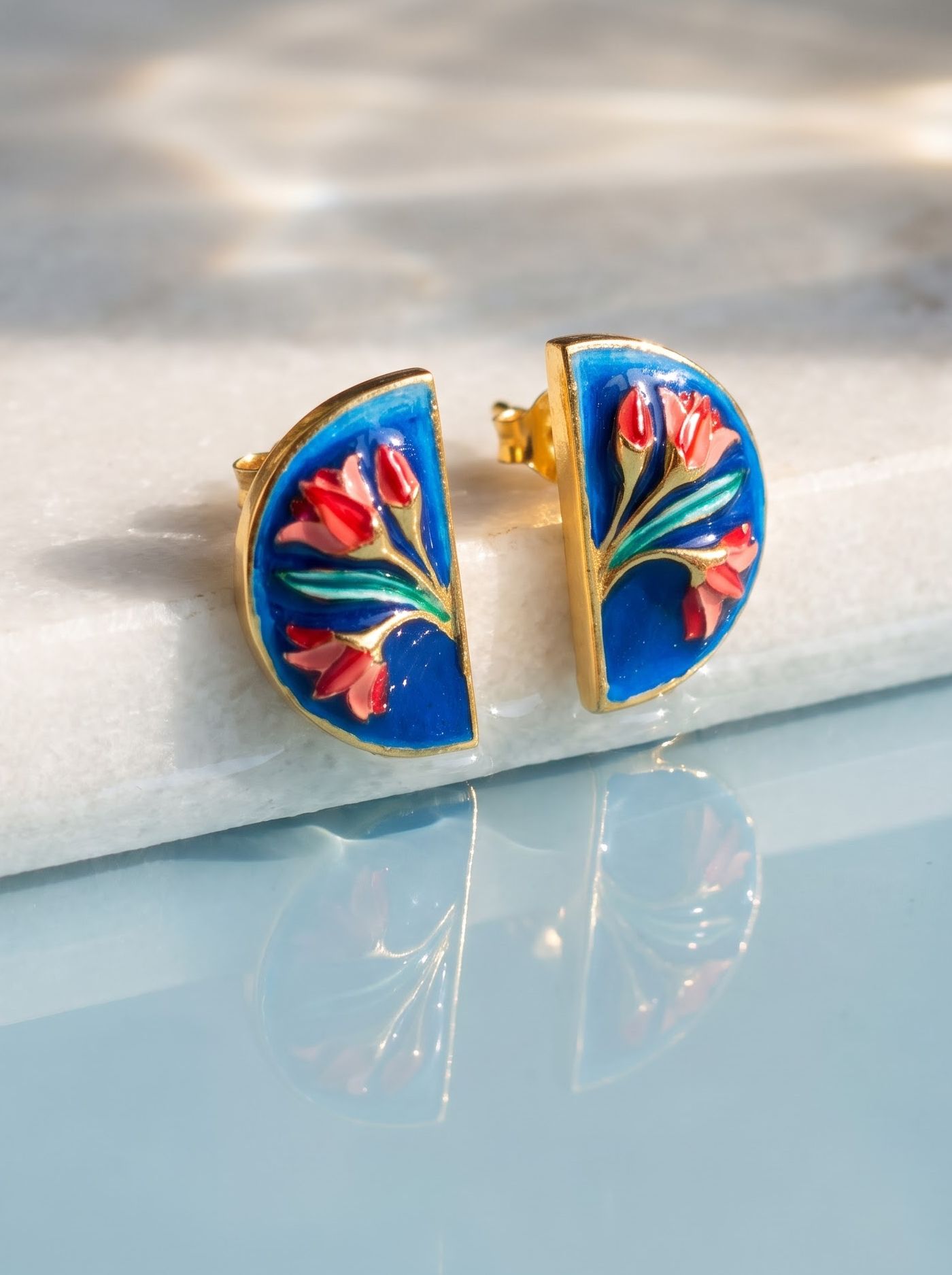 Crafted in 925 silver with gold plating, these earrings feature cloisonné enamel in a contemporary design. Inspired by blooming meadows, they combine vibrant floral artistry with a refined, graceful silhouette.